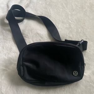 Lululemon Everywhere Belt Bag